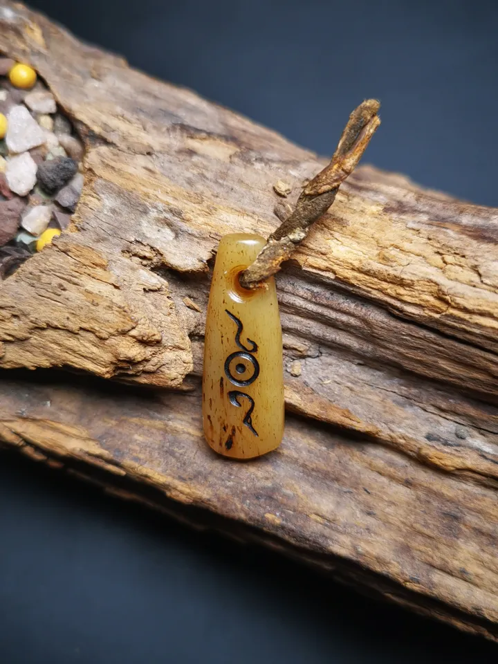 Gandhanra Tibetan Yak Bone Carved Amulet,Bead Counter Pendant,Mani Jewel Amulet for Mala,Prayer Beads