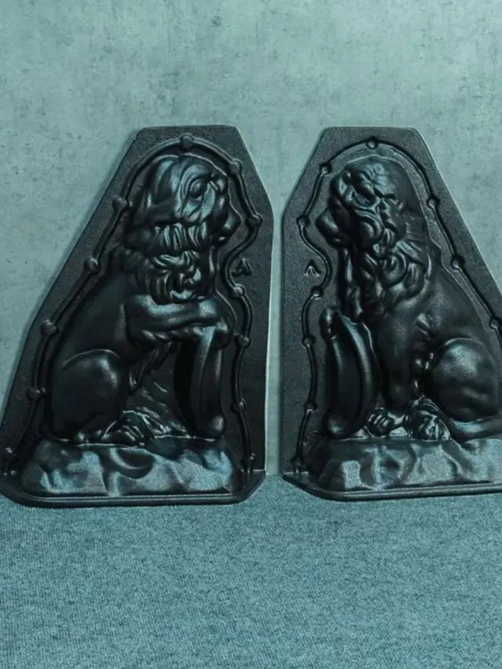 Plastic mold for concrete and gypsum "Lion the left side" DIY