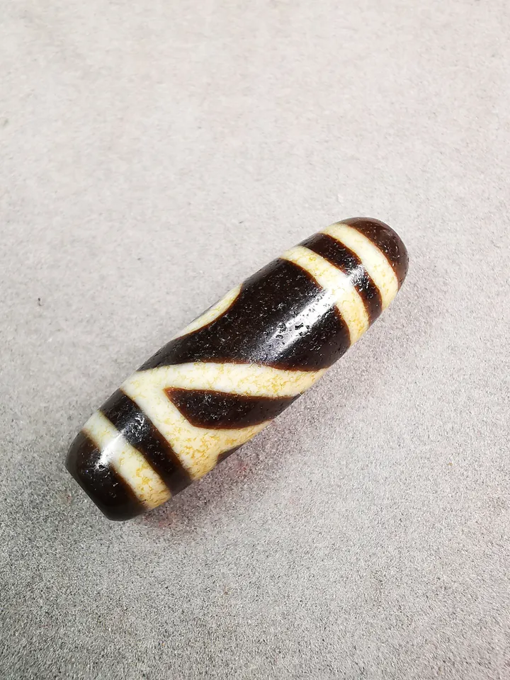 Gandhanra Tibetan One Eyed Mountain Peak Dzi Bead,Tibetan Chung,Wealth Amulet,Small Size 36*11 mm