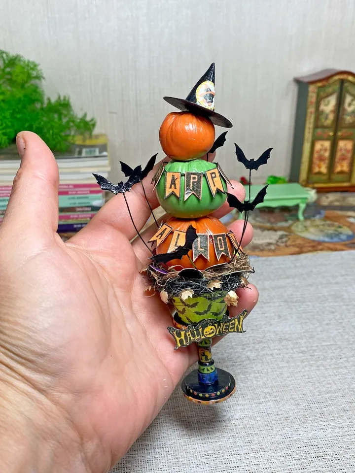 Pumpkins in a flower pot for Halloween. Dollhouse miniature.1:12.