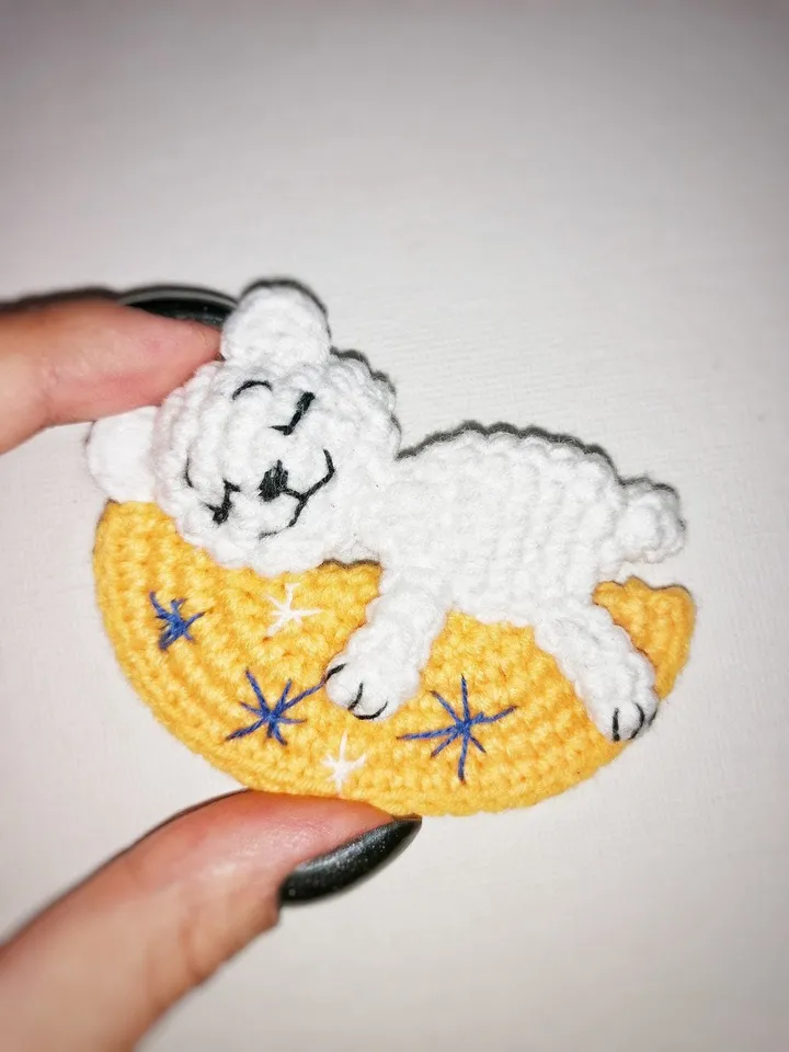 PDF Crochet Pattern Teddy Bear Brooch, Sleeping Bear Amigurumi, Small Crochet Toy Pattern DIY Amigurumi Animal Gift Idea Cute Crochet Brooch