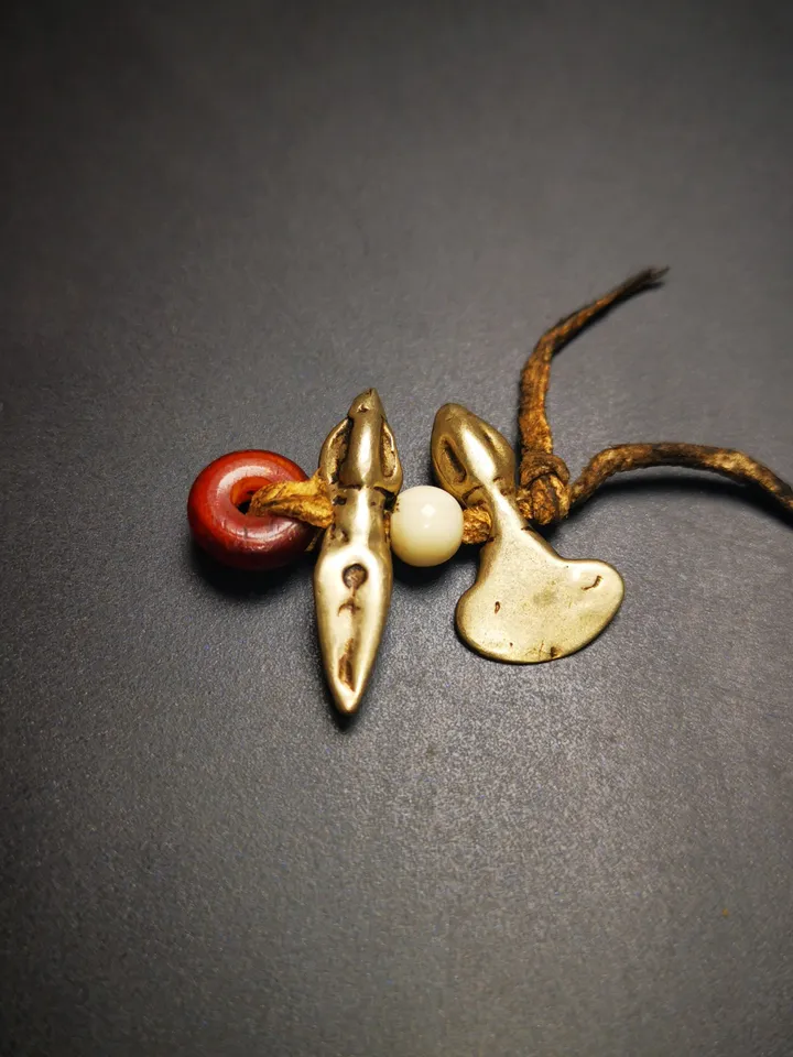Gandhanra Antique Tibetan Amulet,Mini Kartika(knife of the dakinis) and Kila(Dorje Phurba)for Mala, Trantic Buddhism Dharma, 50 Years Old.
