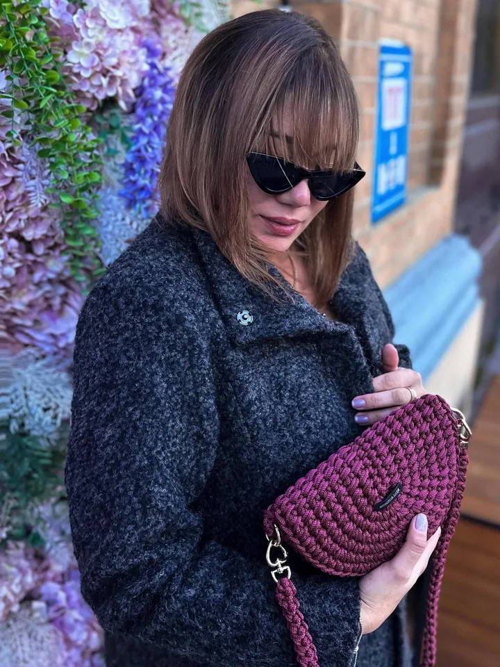 Crochet pattern half moon bag PDF digital instant download and video tutorial, shoulder bag, half round handbag, hobo bag, mini purse