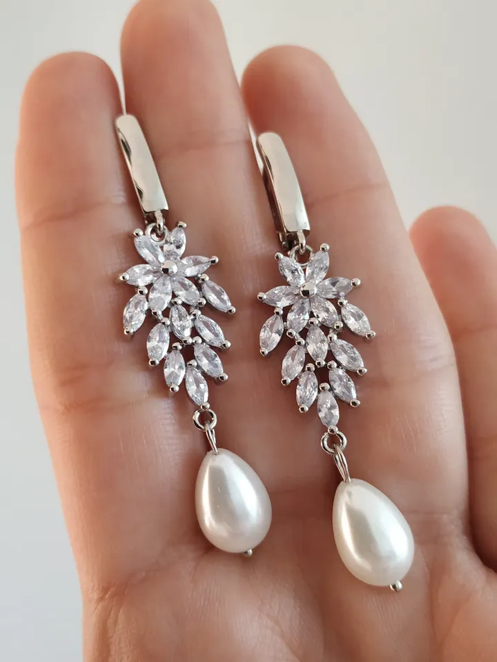Sterling Silver 925 Wedding Earrings , Pearl Bridal Earrings , Bridal Earrings Chandelier Swarovski crystal Earrings , Bridesmaid earrings