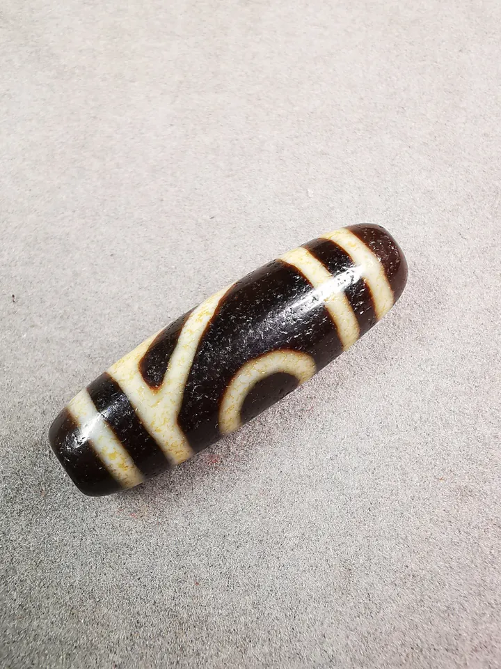 Gandhanra Tibetan One Eyed Mountain Peak Dzi Bead,Tibetan Chung,Wealth Amulet,Small Size 36*11 mm