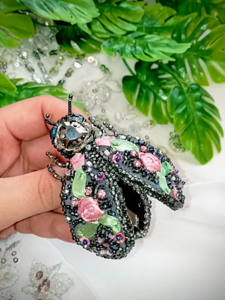 Handmade crystal beetle brooch for women, bug brooch pin, gift for her, insect jewelry, beetles jewelry, gift for mom