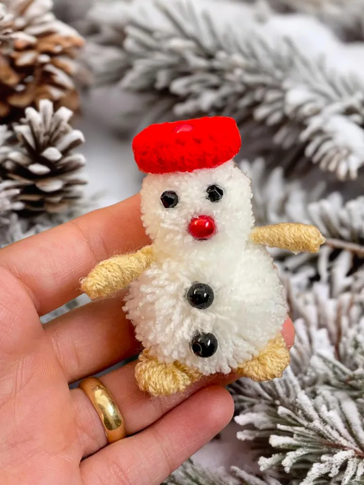 Pom Pom Snowman DIY Craft Pattern, Easy Snowman Tutorial for Winter Decorations, Handmade Christmas Ornament Gift