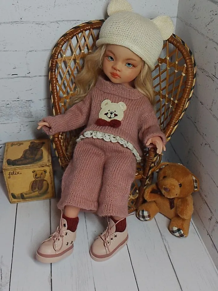 Knitted set for Paola Reina