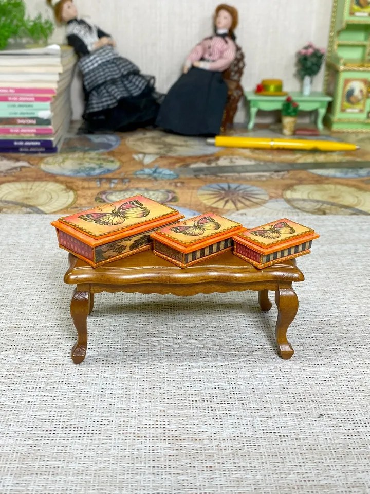 A set of boxes for a doll's house. 1:12.Dollhouse miniature. Accessories for the doll.