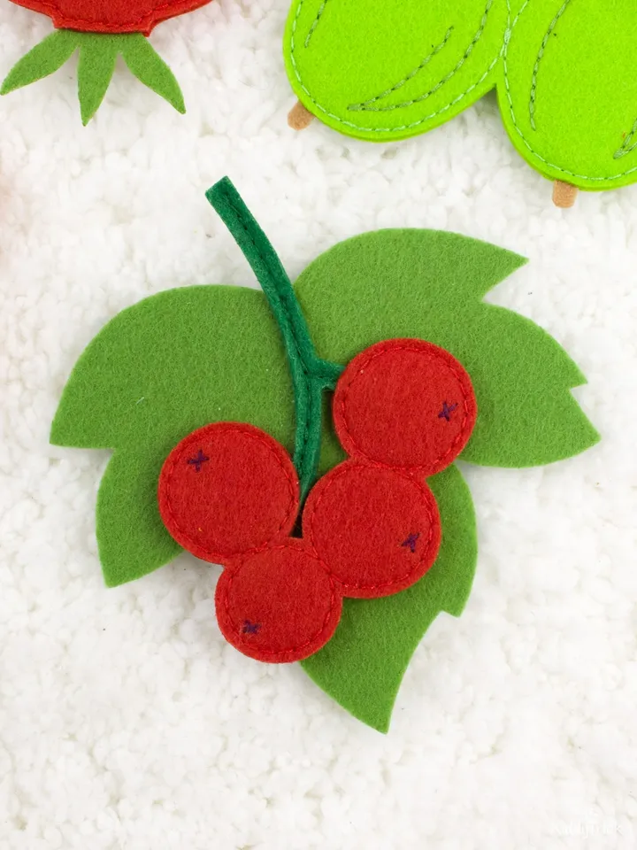 Felt Berries Free Pattern