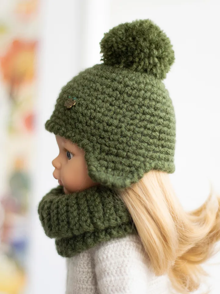 Green hat with pompom and snood for Paola Reina doll, Meadowdolls Dumplings, Little Darling, Siblies, doll accessories