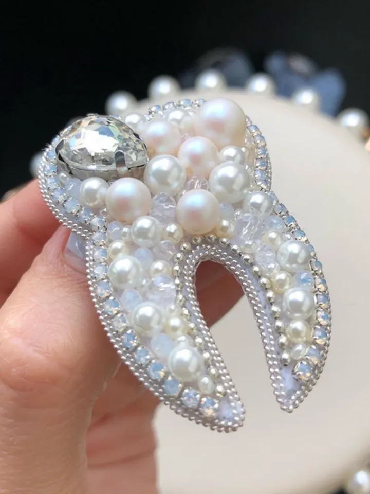 Tooth brooch/handmade tooth/handmade brooch/handmade jewelry/present for doctor/gift for dentist