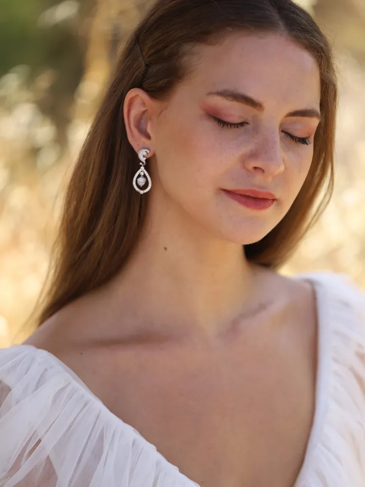 Kate Middleton, Royal Replica Retro Wedding Earrings, Swarovski Crystal Vintage style Statement Bridal Earrings, Gatsby Statement Jewelry