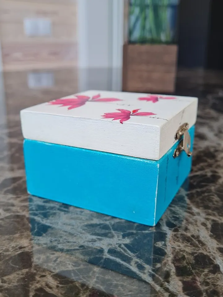 Handmade painted ring box Flower jewelry box for earring and ring, 戒指收納盒, 肖像画