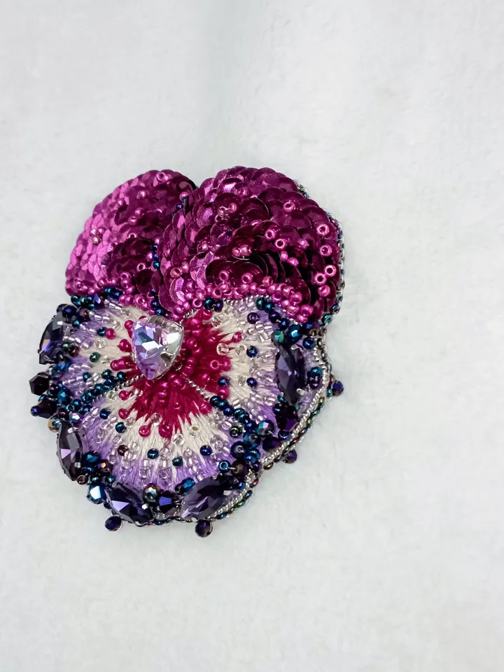 Beaded rhinestone purple pansy brooch for women, crystal flower brooch, pansy pin, purple jewelry, lapel pin