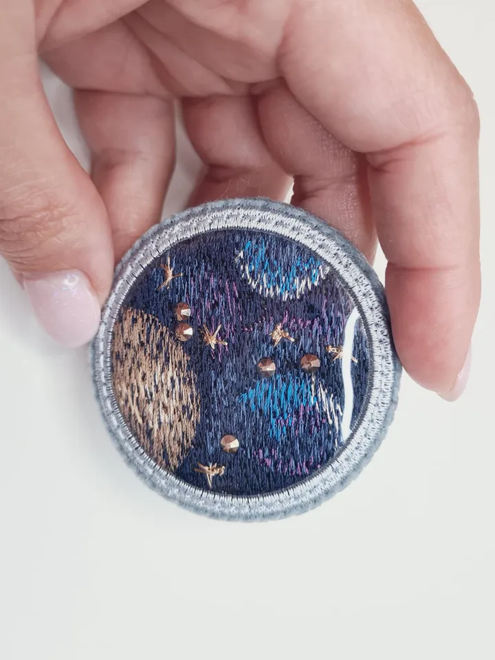 Machine embroidery design for art therapy: Brooch "Window to Space"