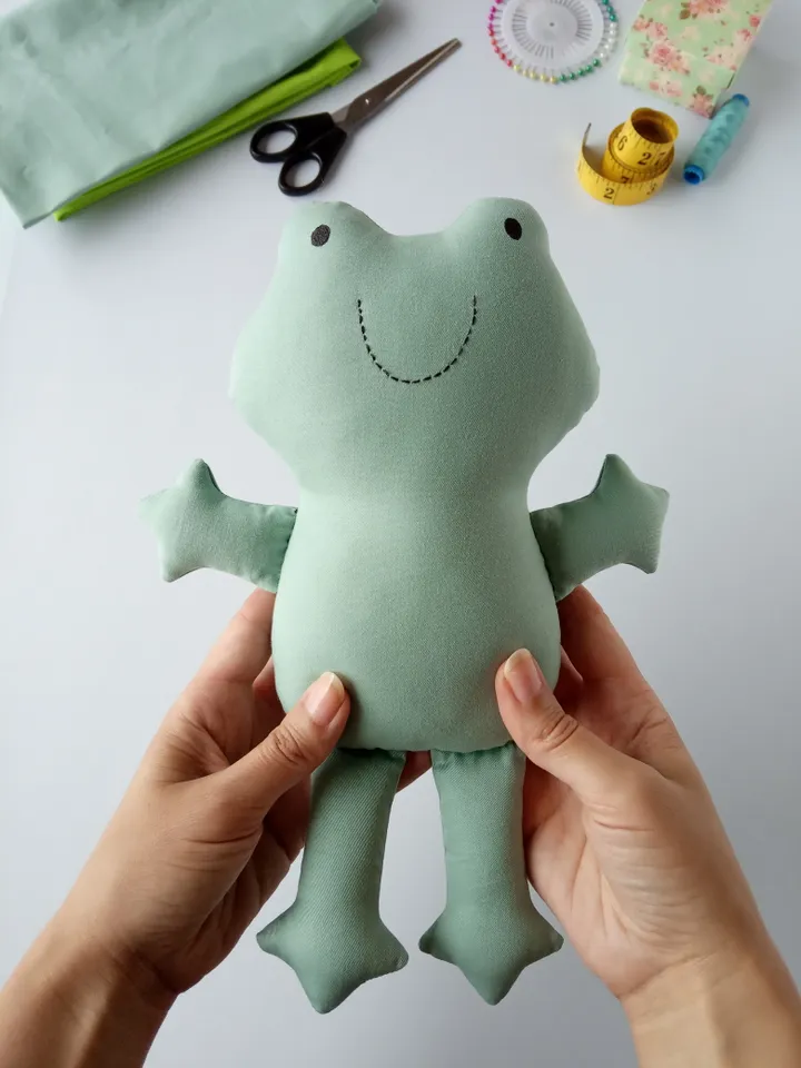 Stuffed Frog Easy Sewing Pattern PDF (2 sizes)