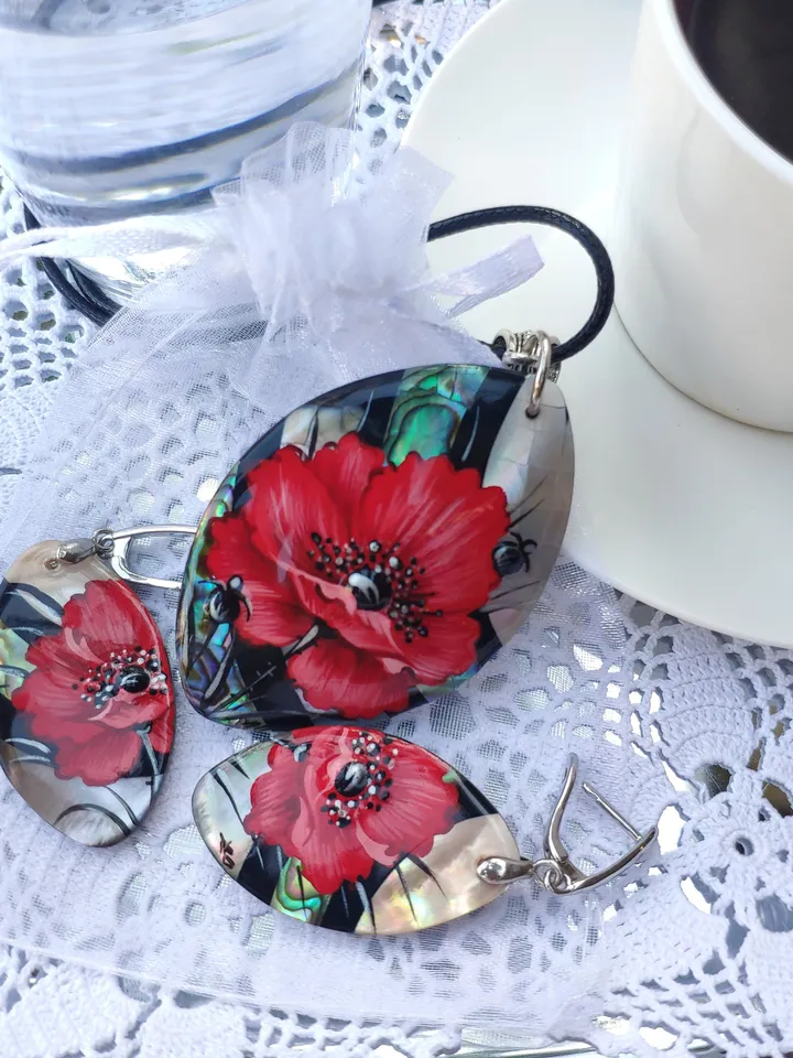 Handmade jewelry sets: Gorgeous Red Poppies on Stylish pearl pendant & earrings • Statement floral pendant with handmade jewelry earrings