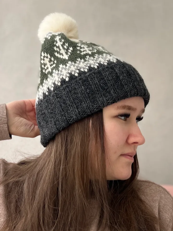Knitted jacquard pompom hat