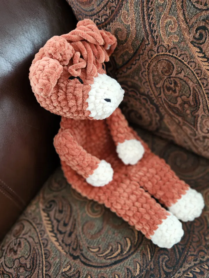Highland Cow Crochet Snuggle Pattern – Plush Baby Cuddle Toy with Video Tutorial of tricky parts