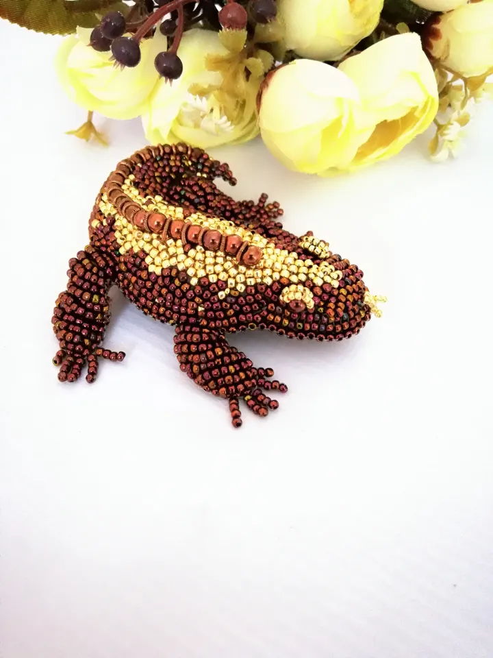 Bead brooch, Lizard brooch, hand embroidery