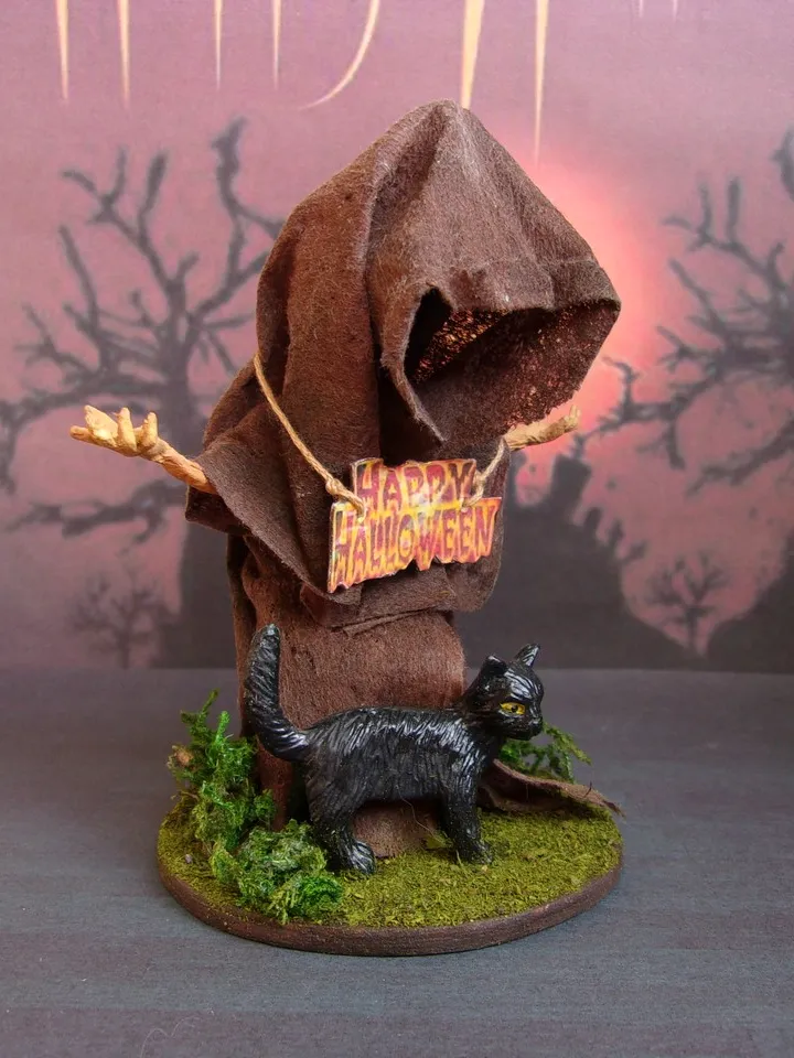 Witch figurine for decorating a dollhouse for Halloween. 1:12. Dollhouse miniature. 1:12. Handmade.