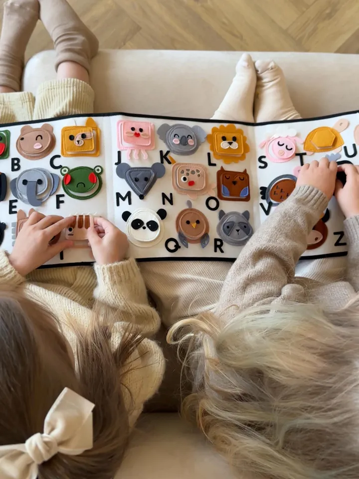 abc felt activity ENGLISH, FRENCH, GERMAN alphabet book, montessori quiet book toddler 1,2.3.4 year old, felt animals abc toys, kinderkrama