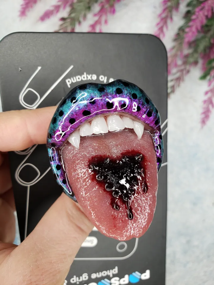 Only to be custom made (orders being taken for the middle of February 2025)Lisa Frankenstein Lips phone grip (not swappable)