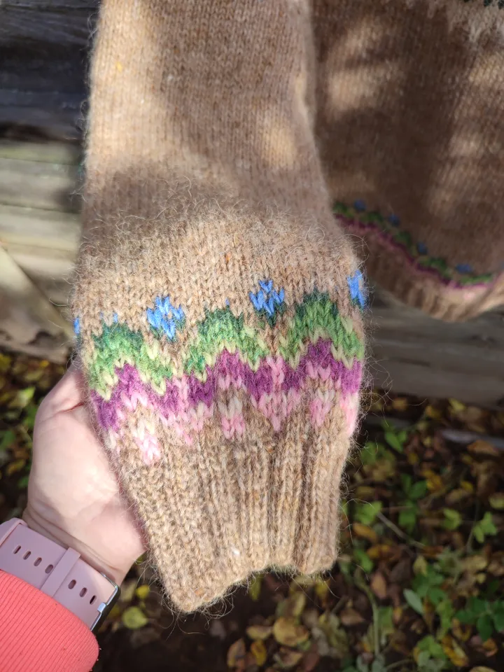 Wool sweater from Lopi yarn "Creamy sweetie"
