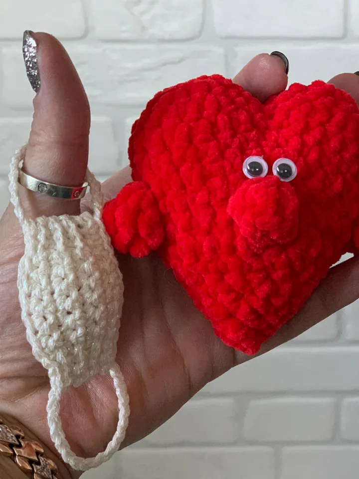 Crochet red plush heart in mask personalised gift, small stuffed ornament, funny keychain Valentine’s Day, pendant on a car