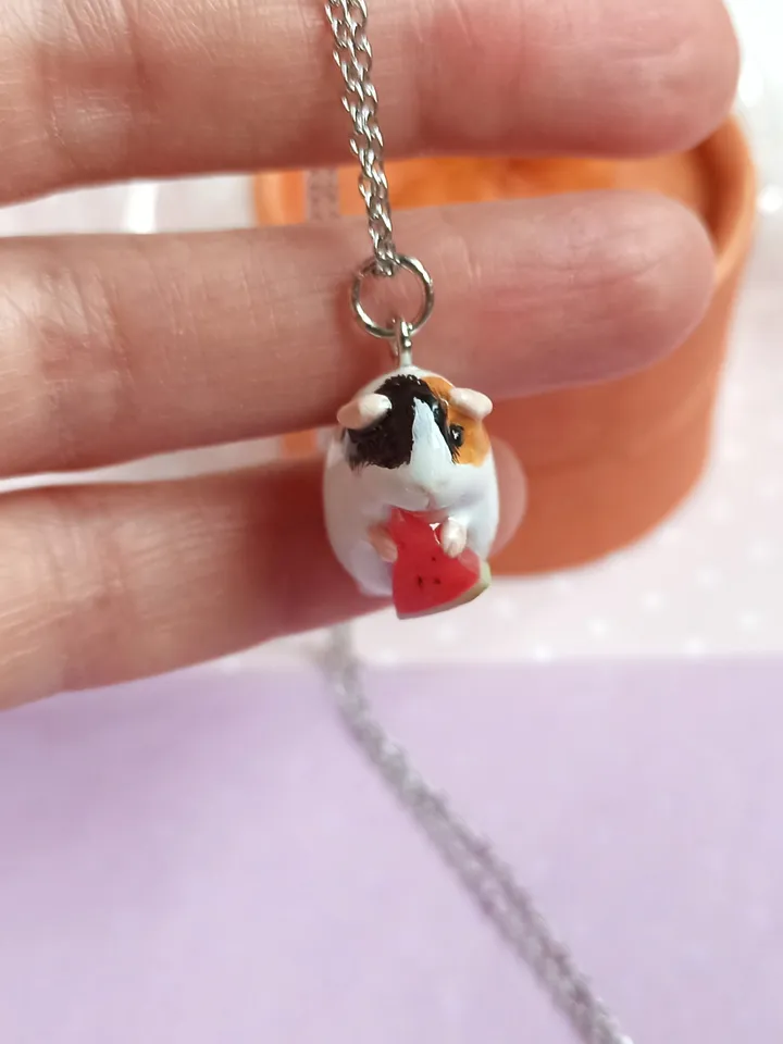 A guinea pig figurine handmade necklace (US discount)