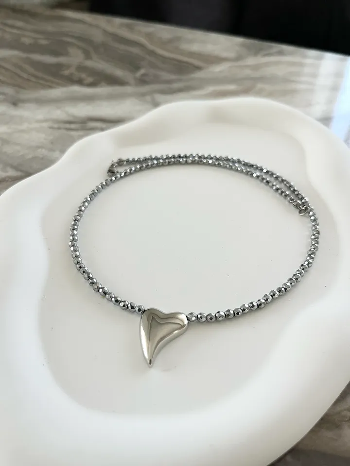 choker made of hematite stone