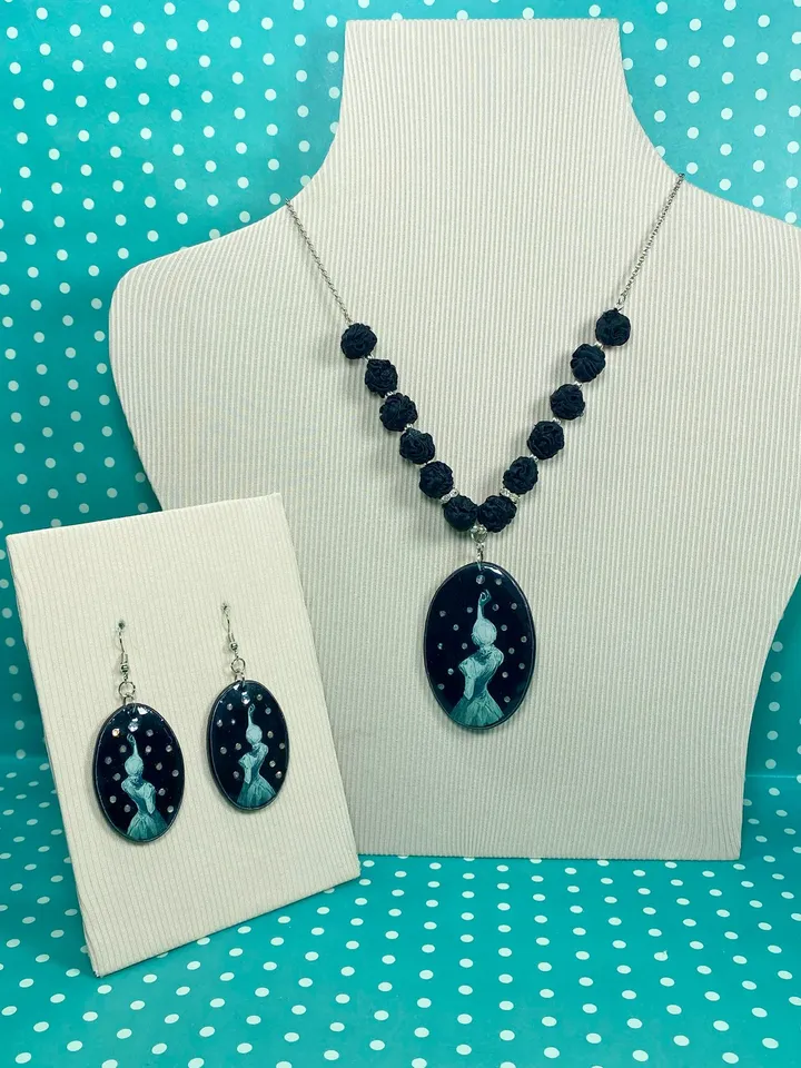 Handmade jewelry set. Beautiful set. Handmade pendant and earrings.