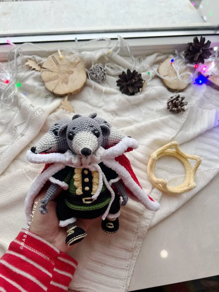 PDF Crochet Pattern Mouse King, Amigurumi Mouse, Christmas ornaments, Christmas Decor, Amigurumi Christmas, Rat Pattern
