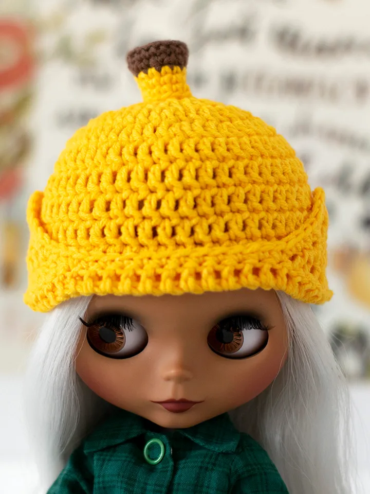 Banana hat for Blythe doll, Pullip doll, Icy doll for Halloween, fruit crochet hat for dolls