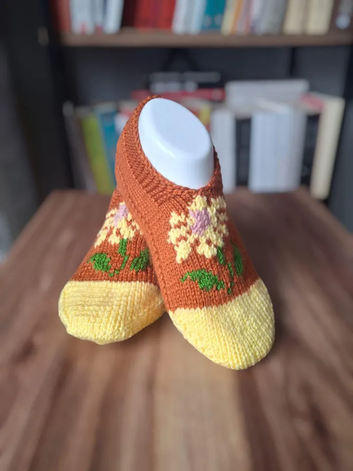 WOOL SLIPPERS. Hand knitted slipper socks. Home slippers. Adult Slipper , Women Knit Slippers , Brown Warm Slipper Socks