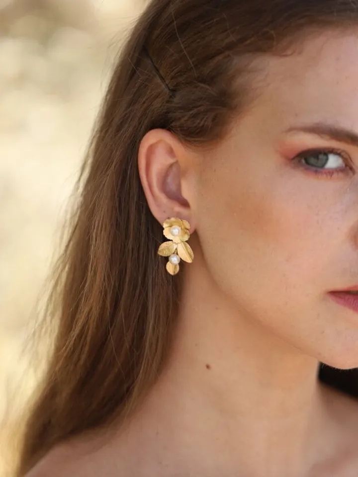 Boho Wedding Earrings, Flower Bridal Earrings, Floral Statement Wedding Earrings, Pearl Bridal Jewelry, Vintage Statement Wedding Jewelry