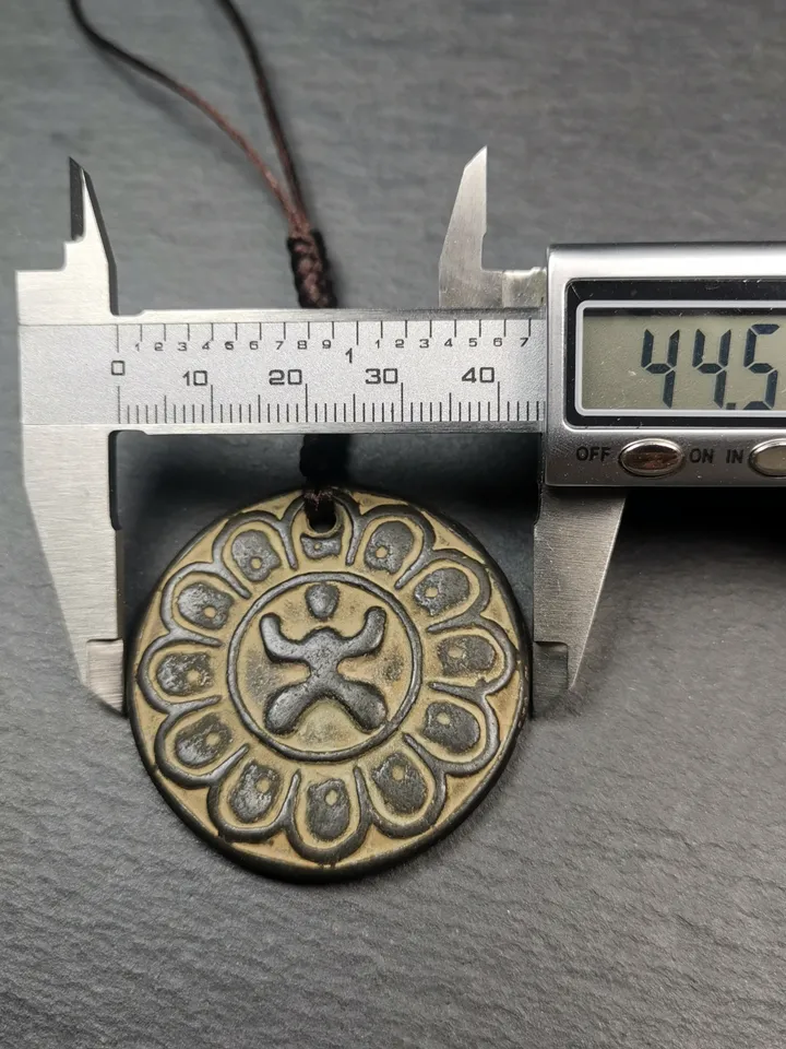 Gandhanra Vintage Tibetan Chenrezig / Padmapani Amulet,Om Mani Padme Hum Badge Pendant, Made of Thokcha,1.7&quot;