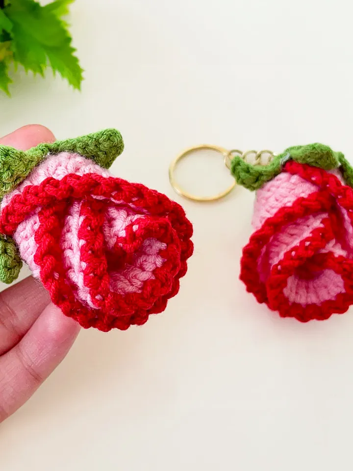 Crochet Rose Keychain Pattern, Simple 3D Flower Tutorial for Unique Bag Charms, Instant Download Gift Idea