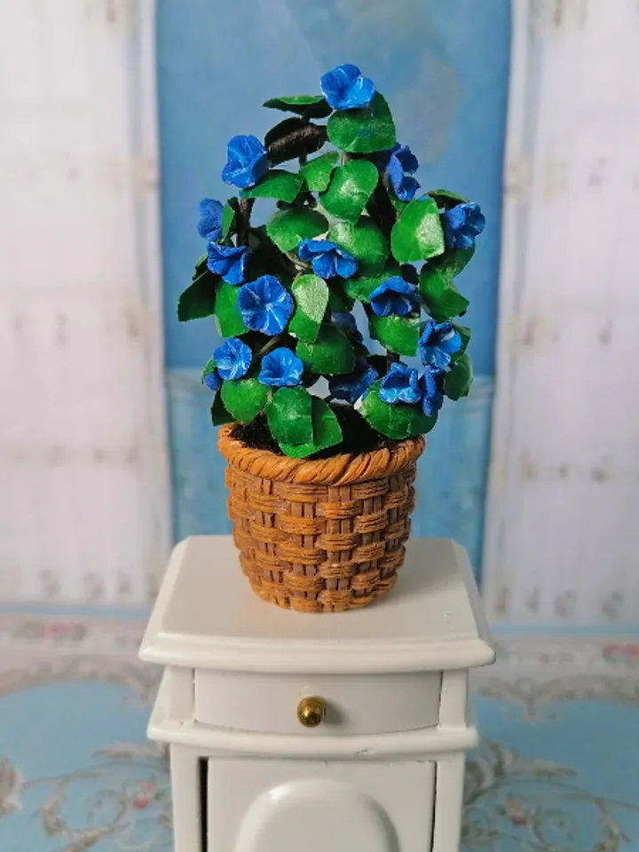 Plant in flowerpots for a dollhouse .1:12 scale.