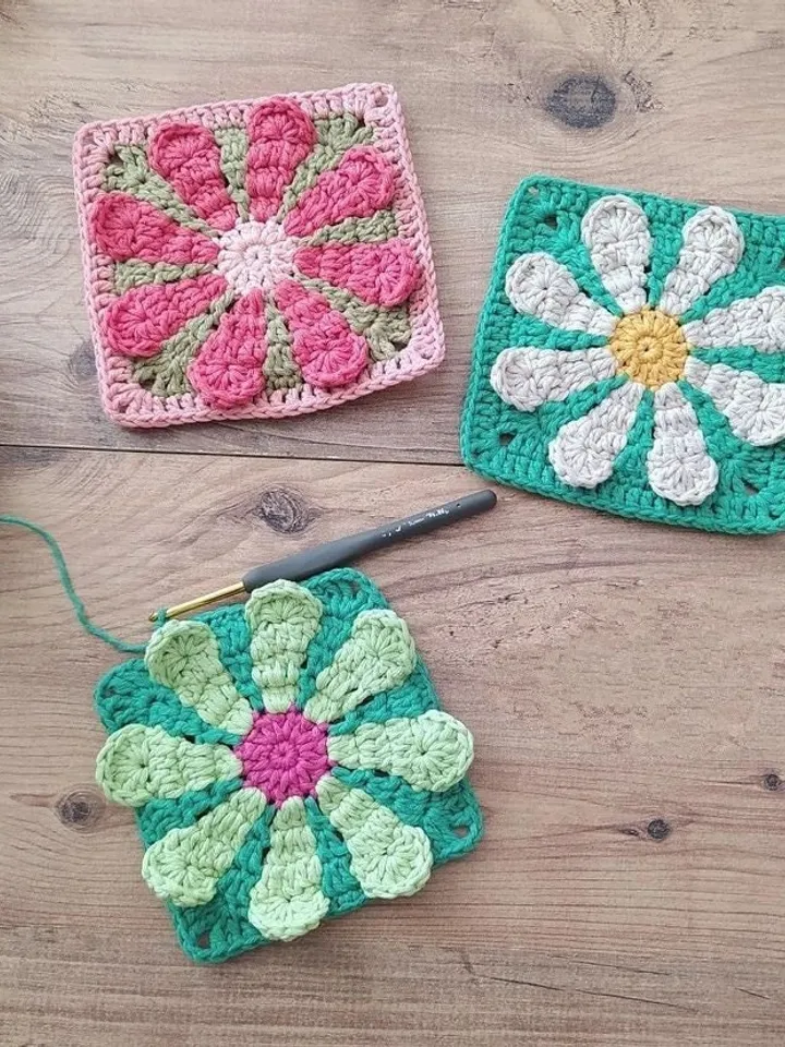 Crochet pattern daisy 3D retro flower granny square crochet pattern easy motif granny square blanket square