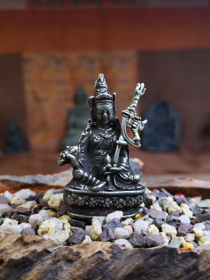 Lotus Born-Guru Rinpoche,Gandhanra 13 Types Retro Handcarved Mini Brass Tibet Tantric Buddha Statue,Top Collection Figurine Amulet