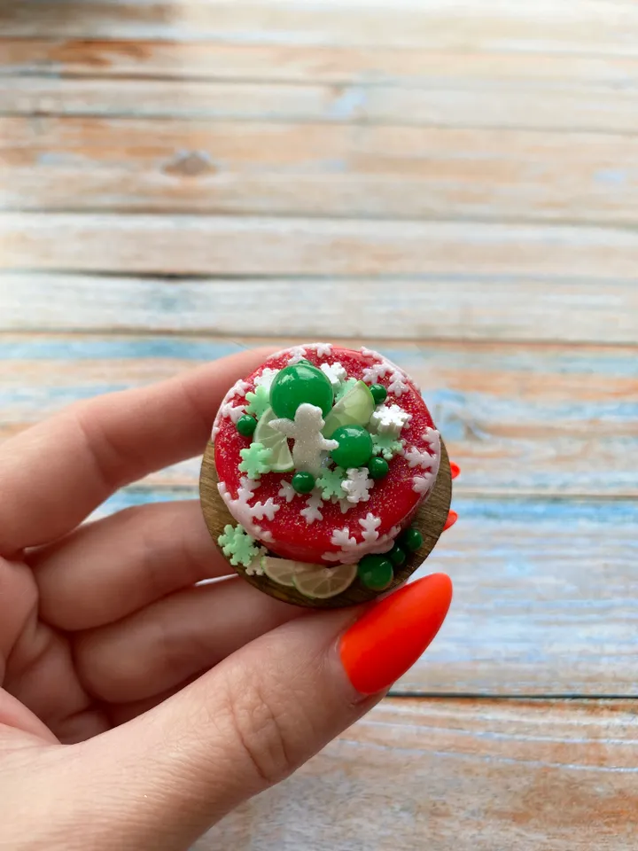 Miniature Realistic Christmas Cake DollHouse Decor