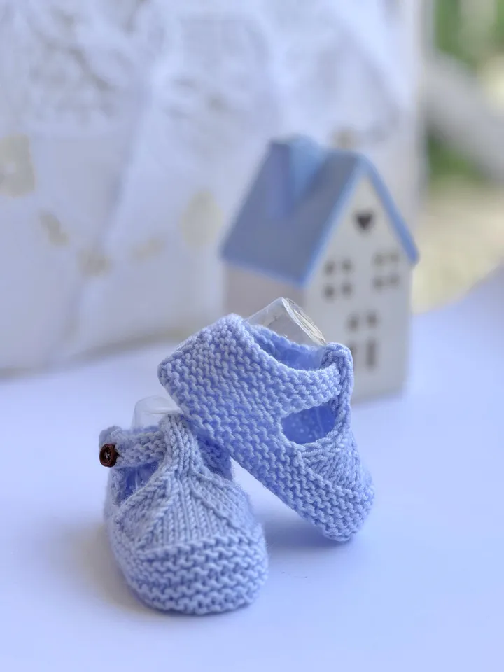 PDF Newborn Sandals Seamless Knitting Pattern – Comfort for Your Newborn Tiny Feet with video ENG