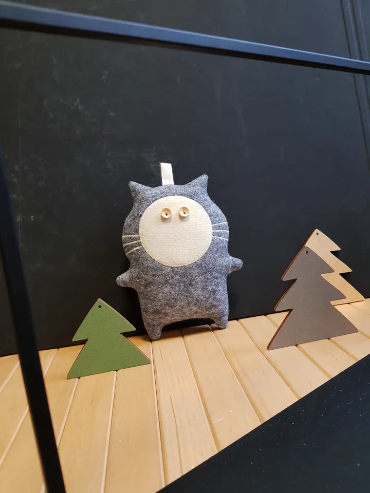 grey felt cat sewing pattern PDF digital tutorial, felt doll pattern, stuffed animal sewing diy