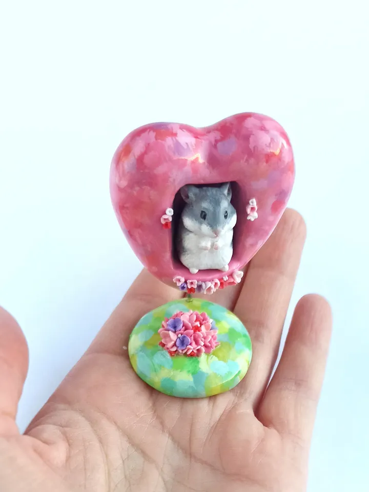 Memorial Hamster figure in the pink heart
