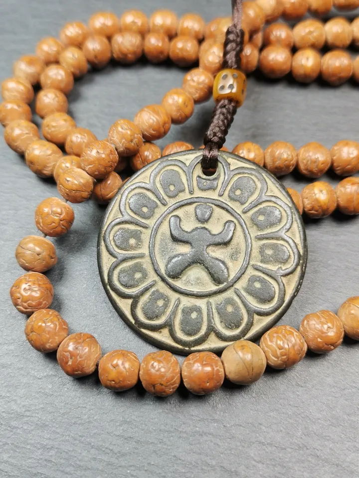 Gandhanra Vintage Tibetan Chenrezig / Padmapani Amulet,Om Mani Padme Hum Badge Pendant, Made of Thokcha,1.7&quot;