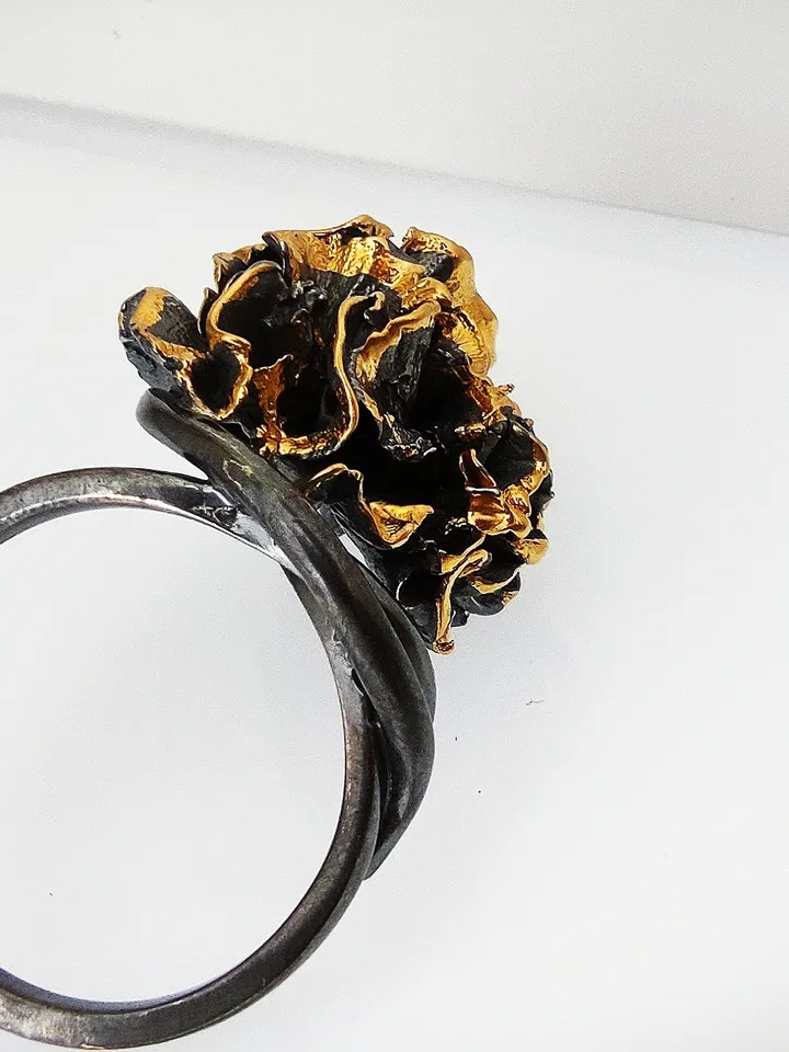 Silver ring peony