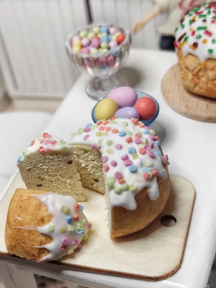 Easter, Easter decor, Easter decor for dolls, dollhouse decor, Easter Kulich, mini food, realistic miniature