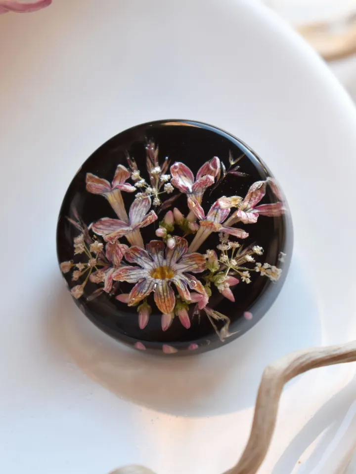 Real Flower Brooch. Brooch with lilac in resin. Summer Brooch.